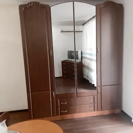 Gasthof кімнати поруч з автовокзалом *