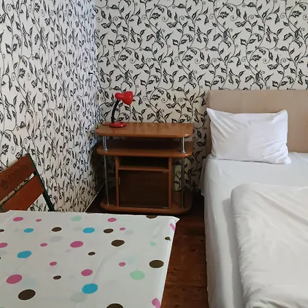 Gasthof кімнати поруч з автовокзалом Uschhorod