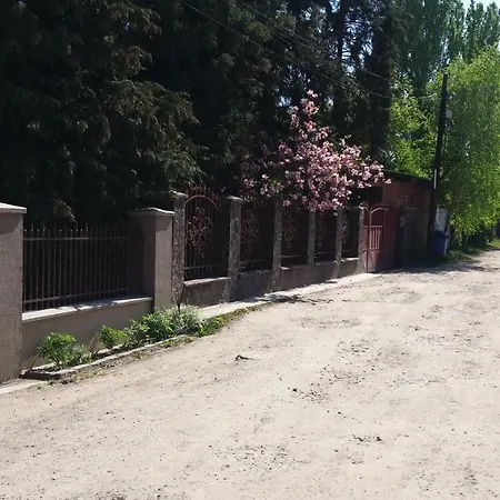 Gasthof кімнати поруч з автовокзалом *