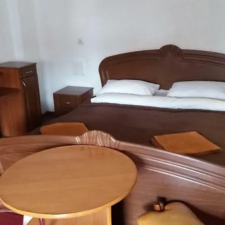 Casa de hóspedes кімнати поруч з автовокзалом Uzhhorod