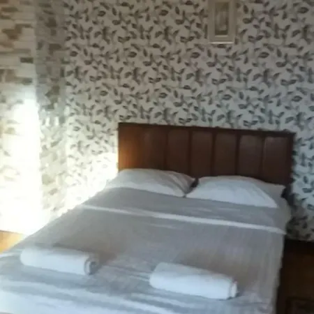 Gasthof кімнати поруч з автовокзалом Uschhorod