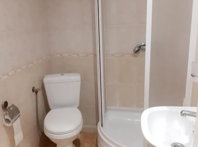 Vendégház кімнати поруч з автовокзалом *